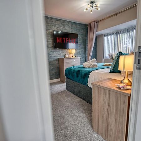 Stylish House - B'Ham Airport And Nec, Jlr Solihull, Business & Leisure Stays - Aspen House Værelse billede