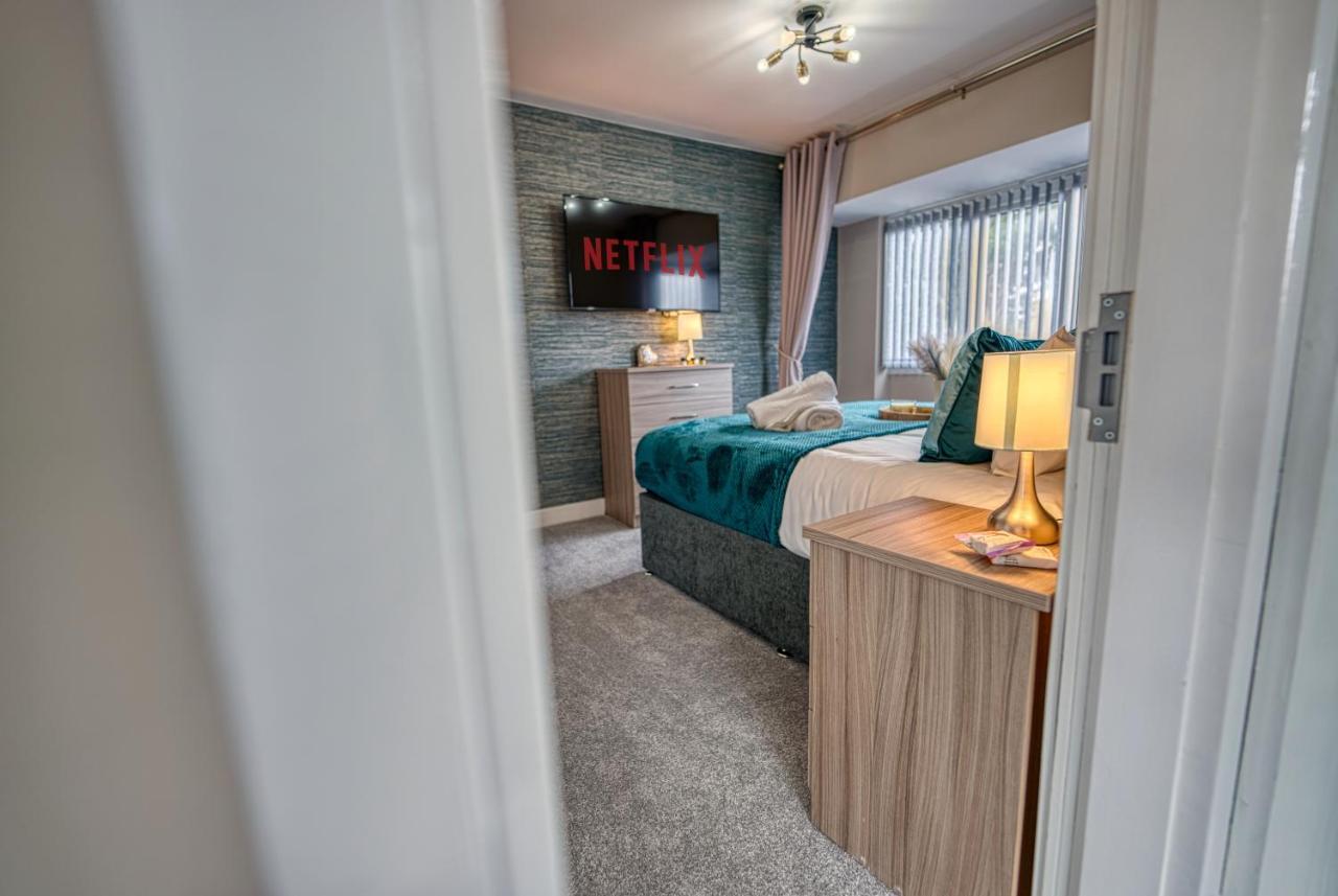 Stylish House - B'Ham Airport And Nec, Jlr Solihull, Business & Leisure Stays - Aspen House Værelse billede