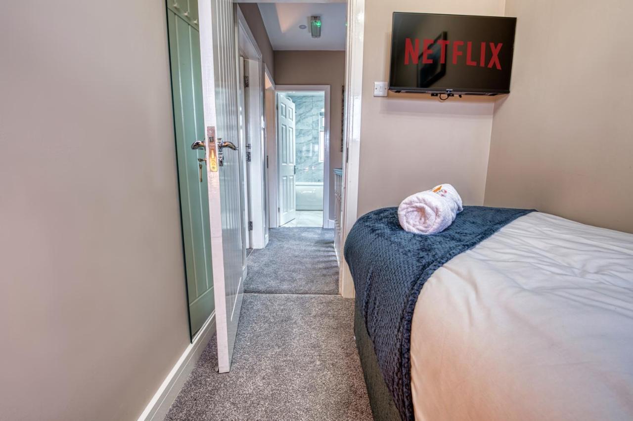 Stylish House - B'Ham Airport And Nec, Jlr Solihull, Business & Leisure Stays - Aspen House Værelse billede