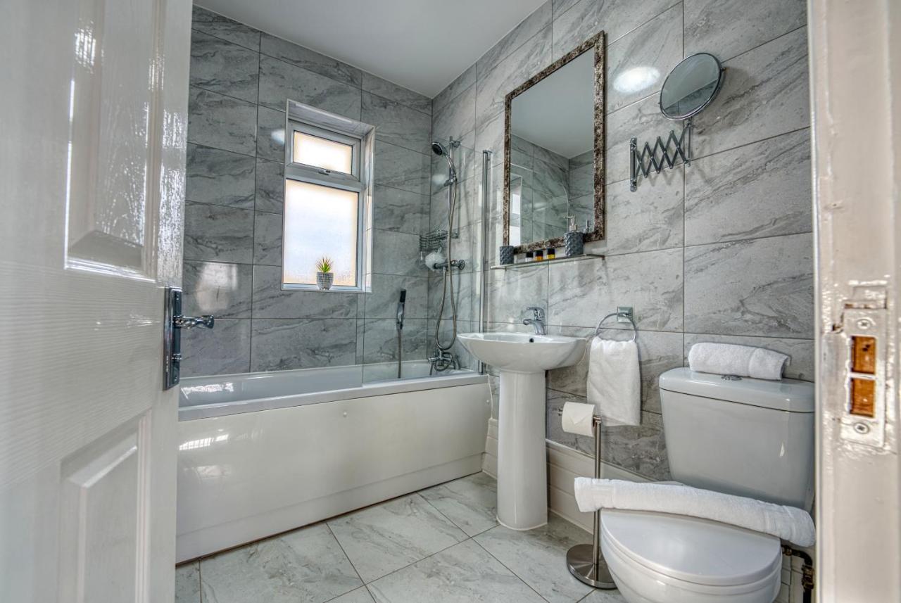 Stylish House - B'Ham Airport And Nec, Jlr Solihull, Business & Leisure Stays - Aspen House Værelse billede